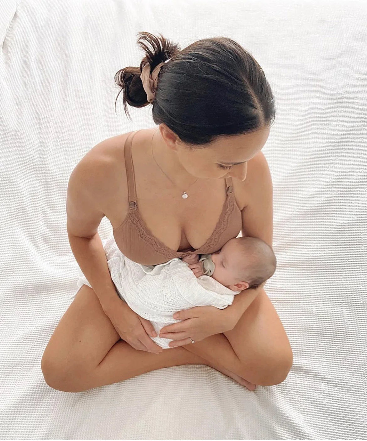 Women Bras Seamless Breastfeeding Maternity Bra Ultra Comfort Smooth  Wireless Pregnancy Sleeping Bralette Sports Bras (Black, M) : :  Fashion